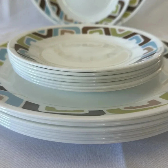 Corelle SQUARED Geometric Dinner Plates and Side Plates 16 Pcs. Service for 8 - Picture 4 of 5